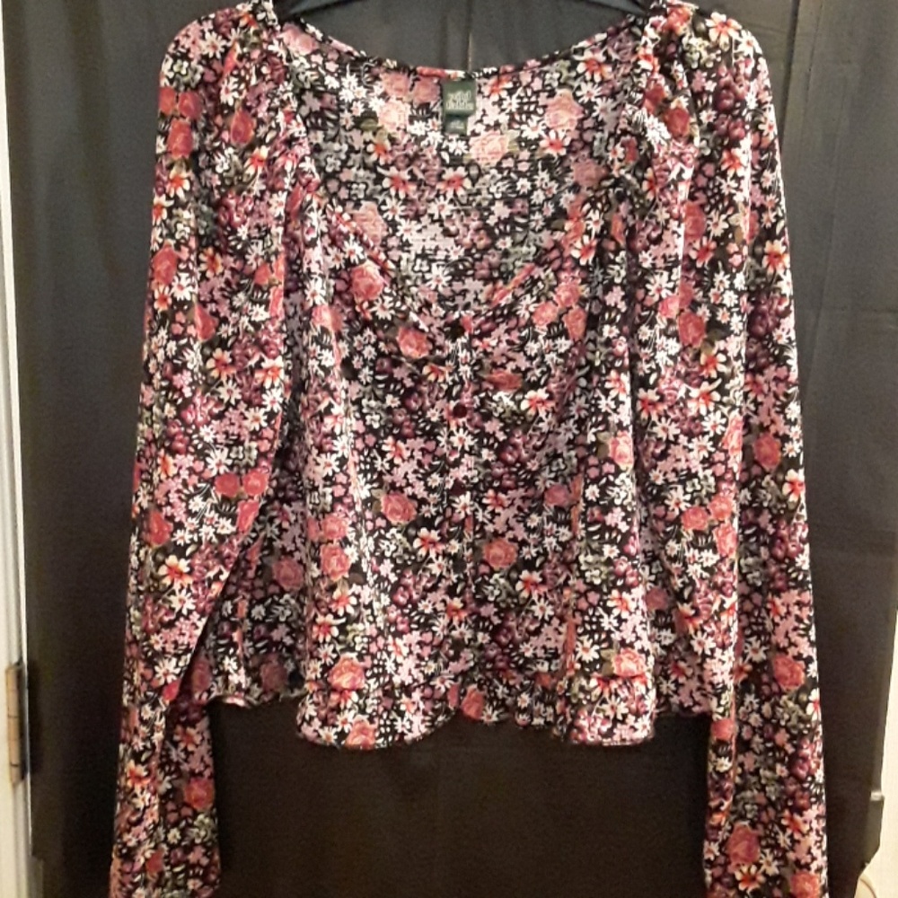 Cute floral crop top💕💕great for spring and summe